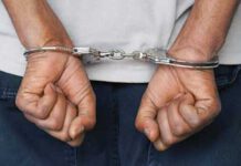 පුපුරණ ද්රව්ය තොගයක් සමඟ පුද්ගලයෙක් අත්අඩංගුවට