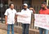 මුදල් අමාත්යාංශය ඉදිරිපිට විරෝධතාවකට පැමිණි තරුණයෝ