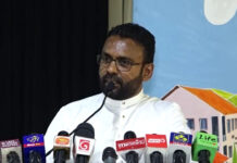 ගල් අඟුරු නෙවෙයි දැලි අඟුරු පාවිච්චි කරලා හරි විපක්ෂයට අපිව පෙරලගන්න ඕනේ. විපක්ෂය වැටුණු වල මෙන්න! (VIDEO)