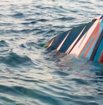 බෝට්ටු දෙකක් ගැටී ධීවරයෙක් මරුට