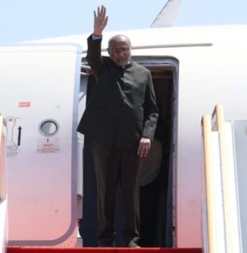 ඉන්දීය උප ජනාධිපති දිවයිනෙන් පිටත්වේ