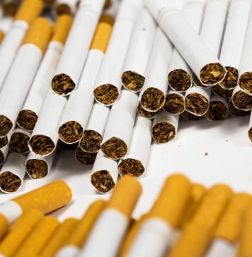 හොරෙන් මෙරටට ගෙනා විදෙස් දුම්වැටි තොගයක් රේගුවෙන් අල්ලයි