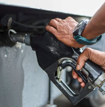 ටැෆිකියුරා තෙල් නිසා, ඩීසල් ලීටරය 700ට යන බව හිටපු බලශක්ති ඇමති කියයි