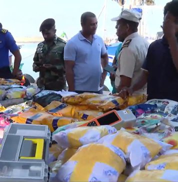 නිරිතදිග මුහුදෙන් ඇල්ලූ ධීවර යාත්රාවේ කිලෝ 300කට අධික හෙරෙයින් – වටිනාකම බිලියන 06ක් – Saru News | සිංහල