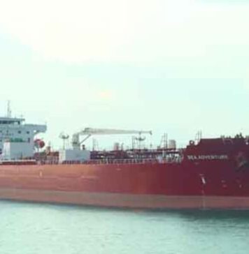 විදුලි උත්පාදනයට අවශ්ය තෙල් නැවක් දිවයිනට