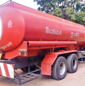 ආදර්ශමත් පෙරළියක් මෙන්න