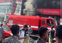 රත්නපුර පොලේ කඩ කාමර 90කට පමණ ගින්නෙන් හානි