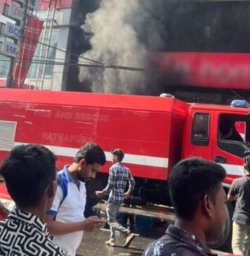 රත්නපුර පොලේ කඩ කාමර 90කට පමණ ගින්නෙන් හානි