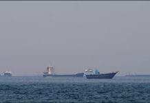 හෝමූස් හරහා ගමන්කළ නැව් දෙකක් ඉරාන හමුදා භාරයට