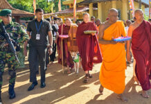 සාම පාගමනට පැමිණි ස්වාමීන් වහන්සේ අත්තනගල්ල රජමහා විහාරස්ථානය වැඳ පුදා ගනිති – Saru News | සිංහල