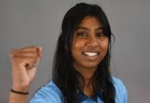 කොල්ලන්ගෙ ටීම් එකටත් ගහපු ලංකාවෙ කෙල්ල එංගලන්ත කණ්ඩායමට