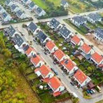 රජයේ අඩු ආදායම්ලාභී නිවාස ව්යාපෘති අතහැර දැමීමෙන් බොහෝ නිවාස විනාශ වී ඇති බව හෙළිවෙයි..