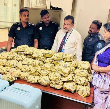 කටුනායක ගුවන් තොටුපළේ කොතලහිඹුටු ජාවාරමක් වටලයි!